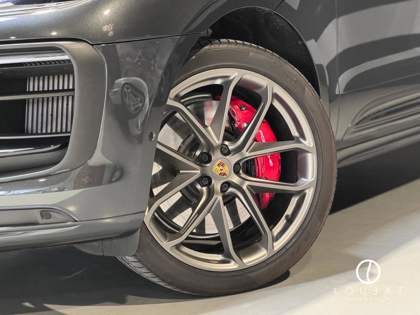 EX10-loubat-automobile-aveyron-millau-porsche-macan-gts-gris-volcan