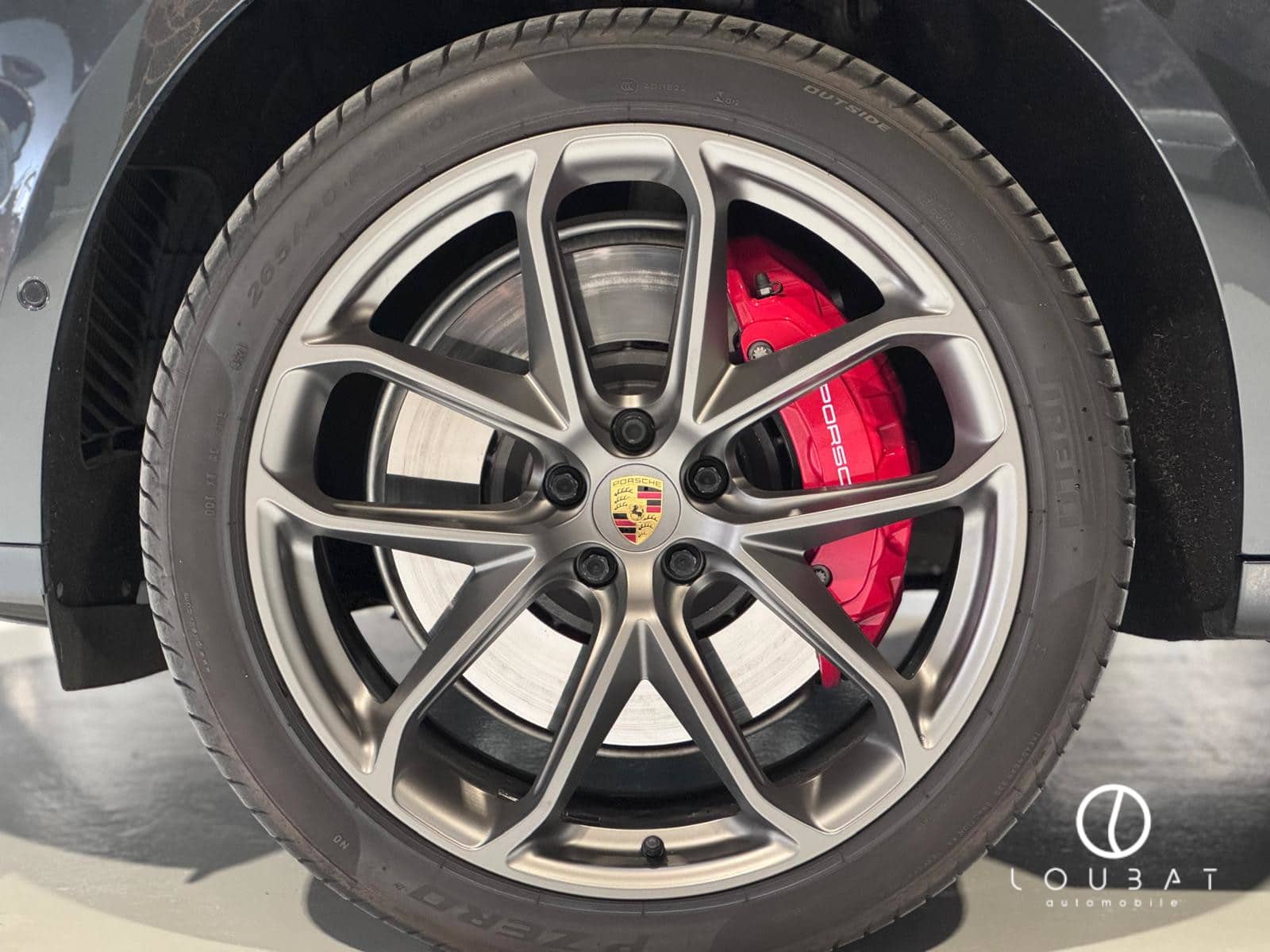 EX11-loubat-automobile-aveyron-millau-porsche-macan-gts-gris-volcan