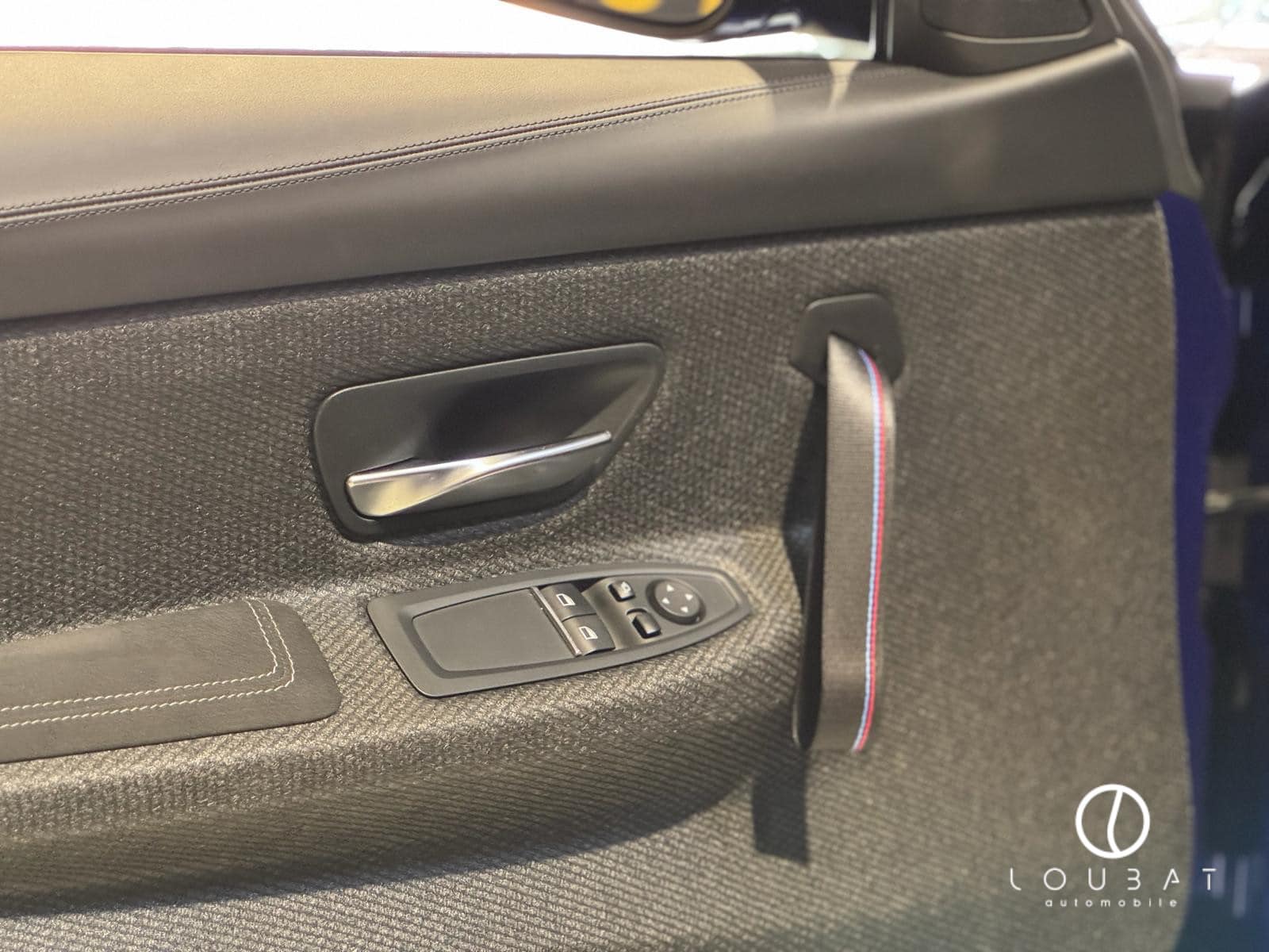 EXT12-loubat-automobile-aveyron-millau-bmw-m4-cs-bleue