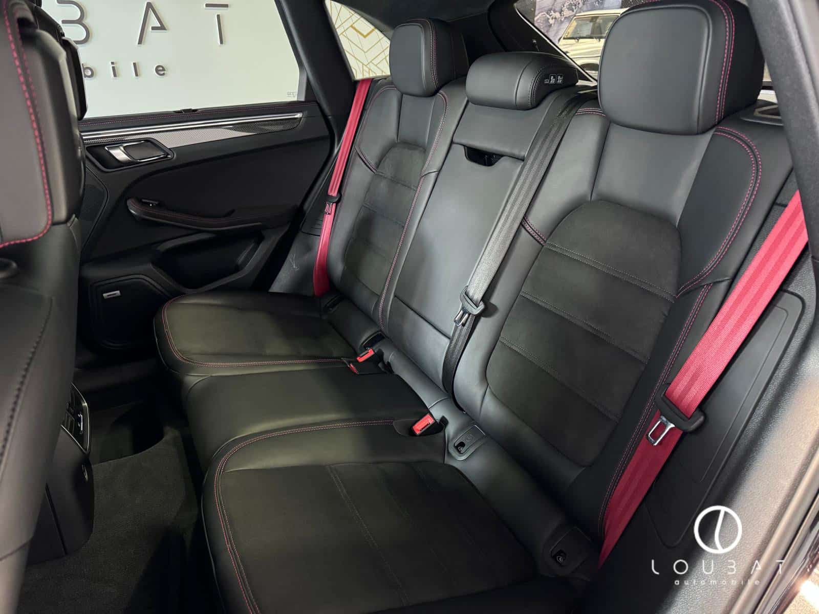 IN03-loubat-automobile-aveyron-millau-porsche-macan-gts-gris-volcan