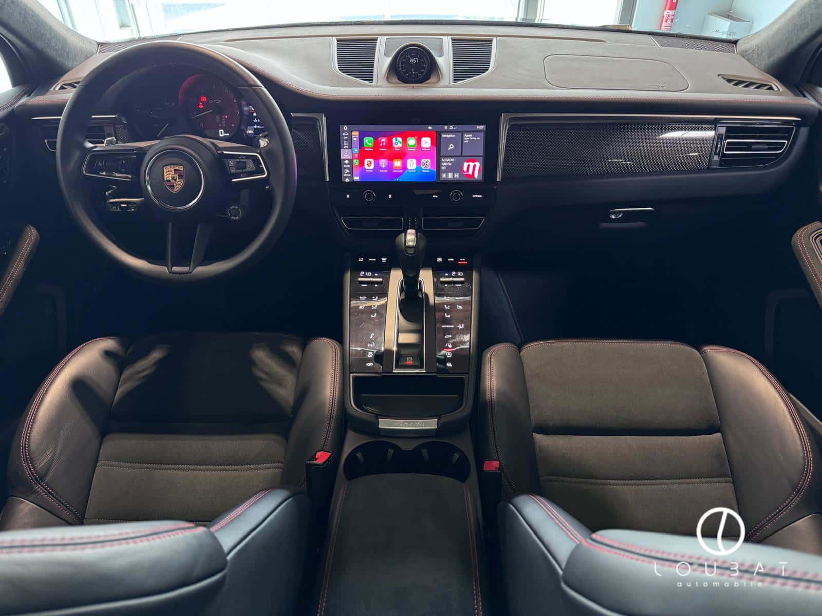 IN04-loubat-automobile-aveyron-millau-porsche-macan-gts-gris-volcan