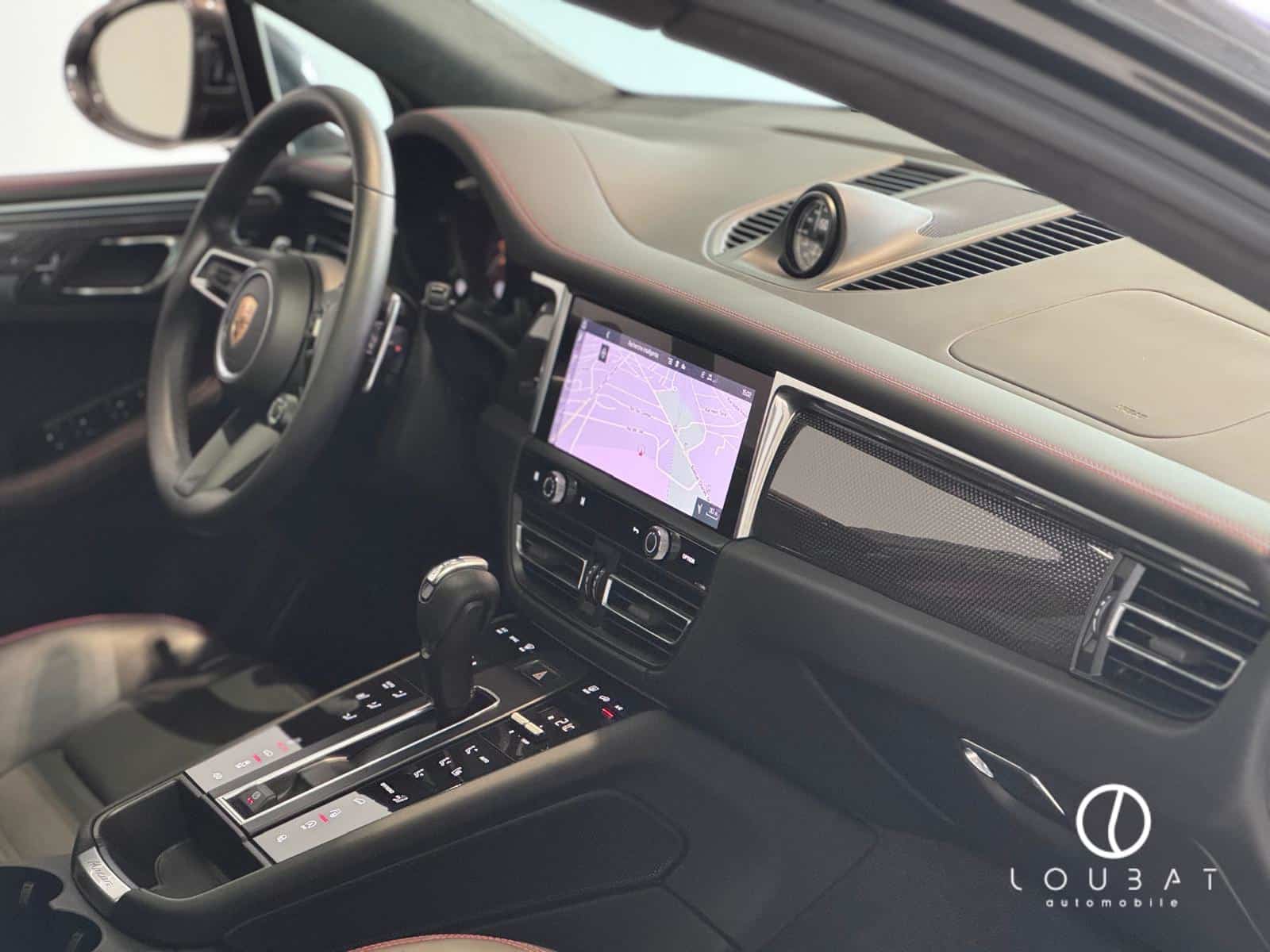 IN11-loubat-automobile-aveyron-millau-porsche-macan-gts-gris-volcan