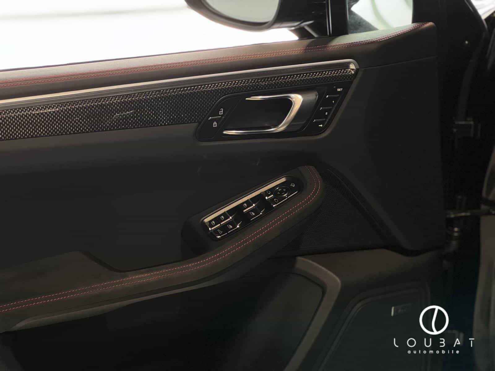 IN12-loubat-automobile-aveyron-millau-porsche-macan-gts-gris-volcan