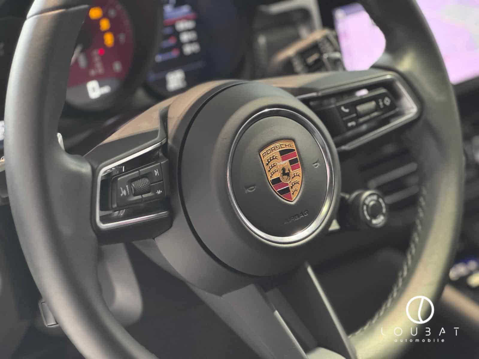 IN13-loubat-automobile-aveyron-millau-porsche-macan-gts-gris-volcan