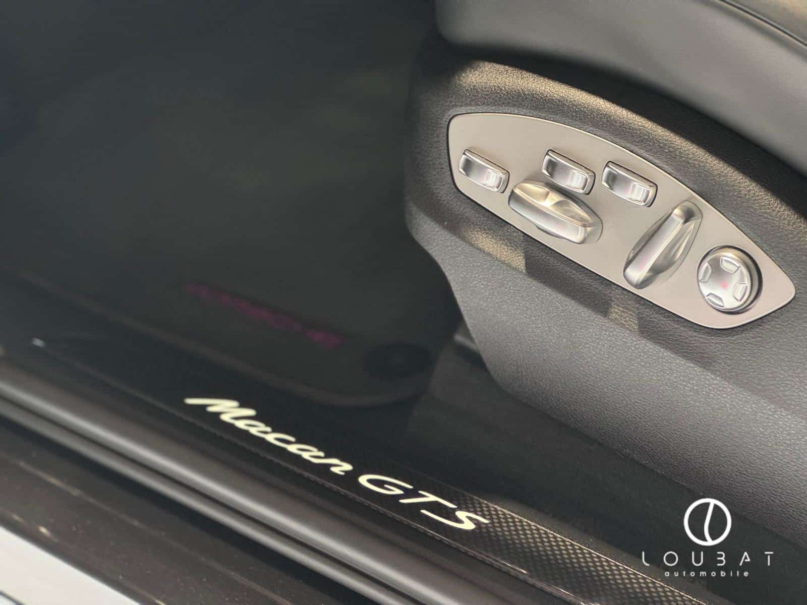 IN15-loubat-automobile-aveyron-millau-porsche-macan-gts-gris-volcan