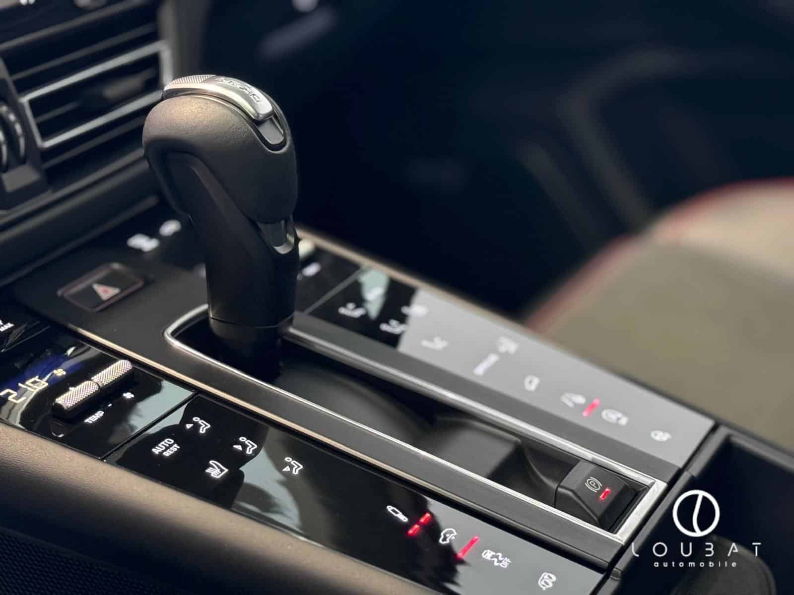 IN16-loubat-automobile-aveyron-millau-porsche-macan-gts-gris-volcan