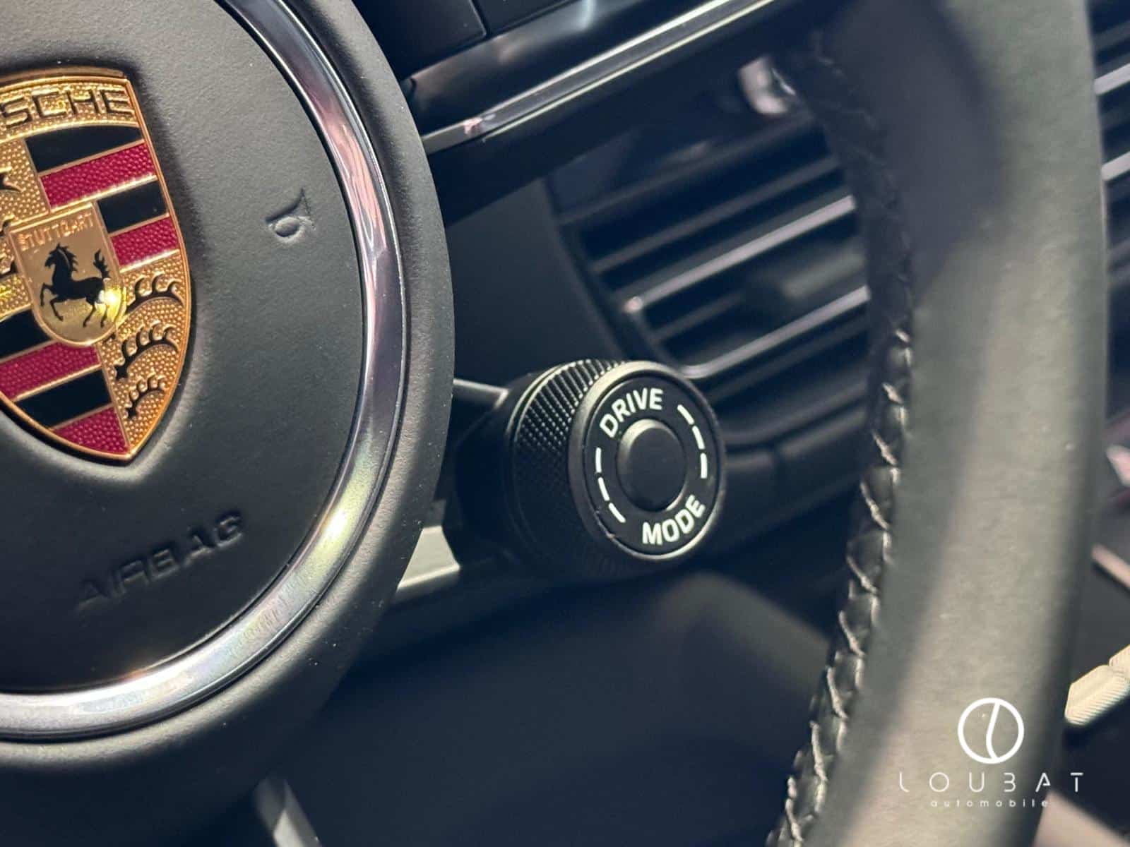 IN19-loubat-automobile-aveyron-millau-porsche-macan-gts-gris-volcan