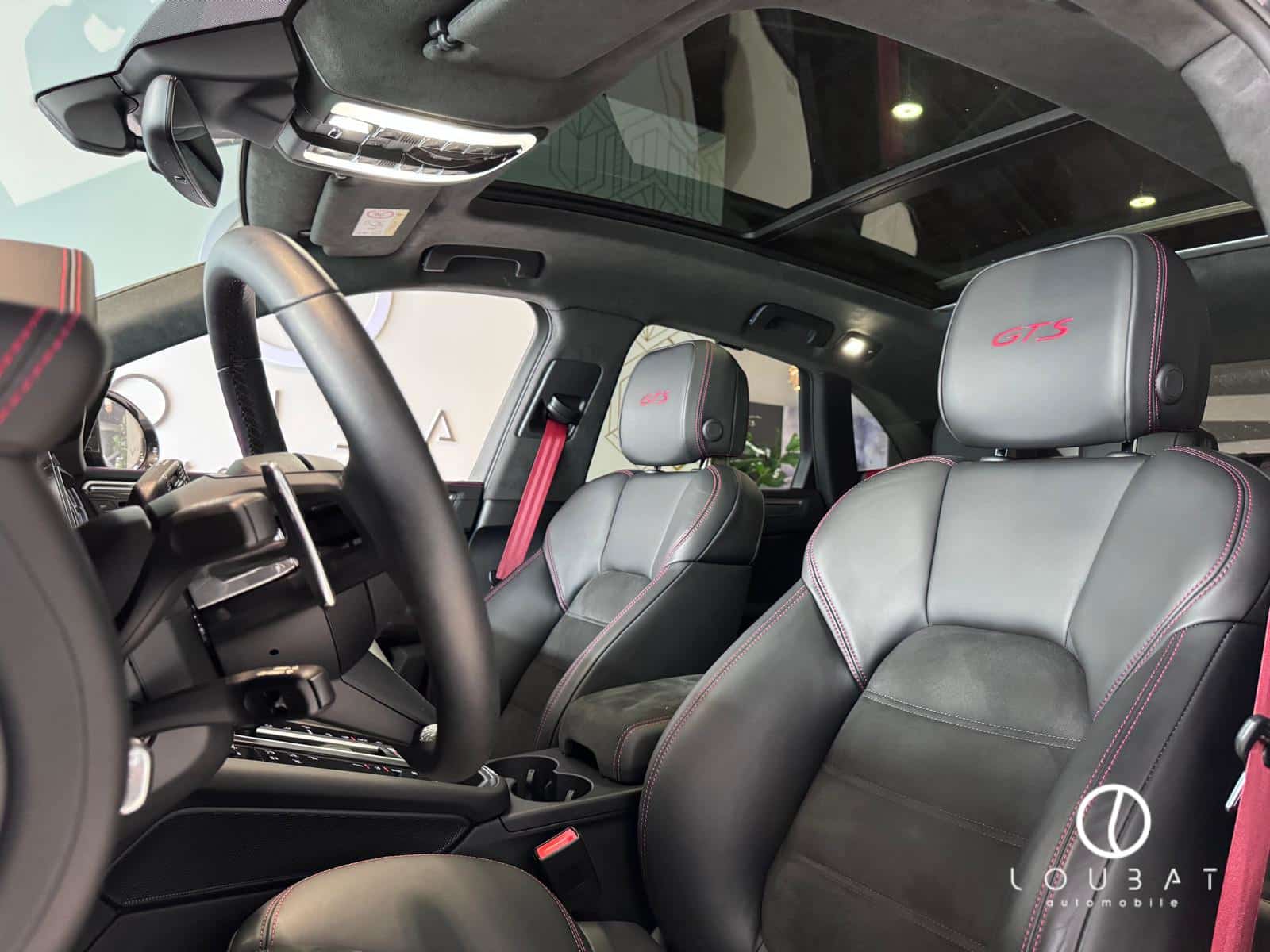 IN24-loubat-automobile-aveyron-millau-porsche-macan-gts-gris-volcan