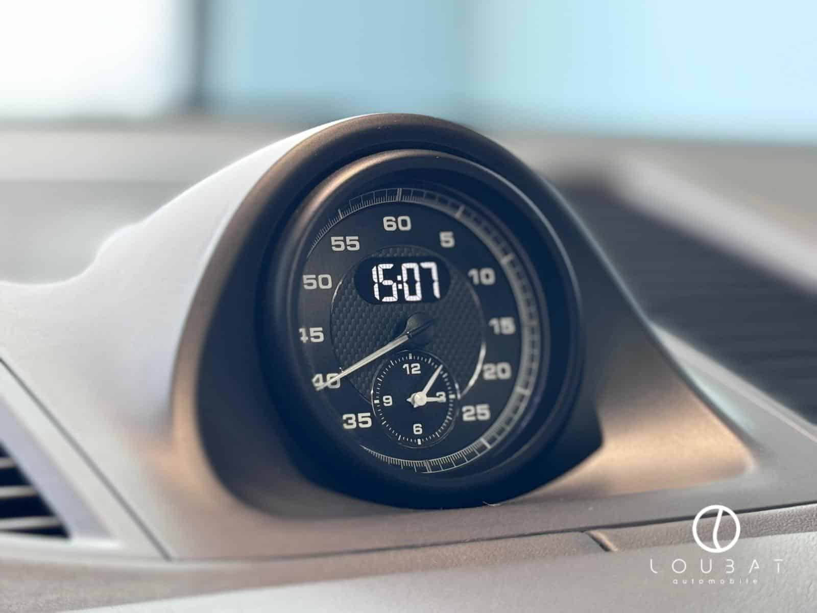 IN26-loubat-automobile-aveyron-millau-porsche-macan-gts-gris-volcan