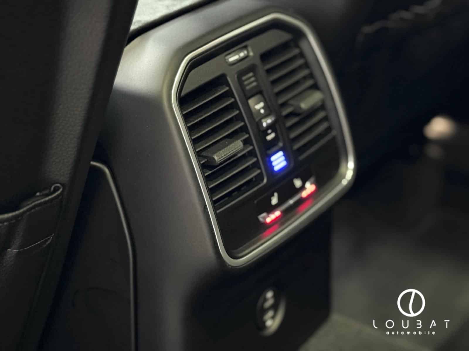 IN27-loubat-automobile-aveyron-millau-porsche-macan-gts-gris-volcan