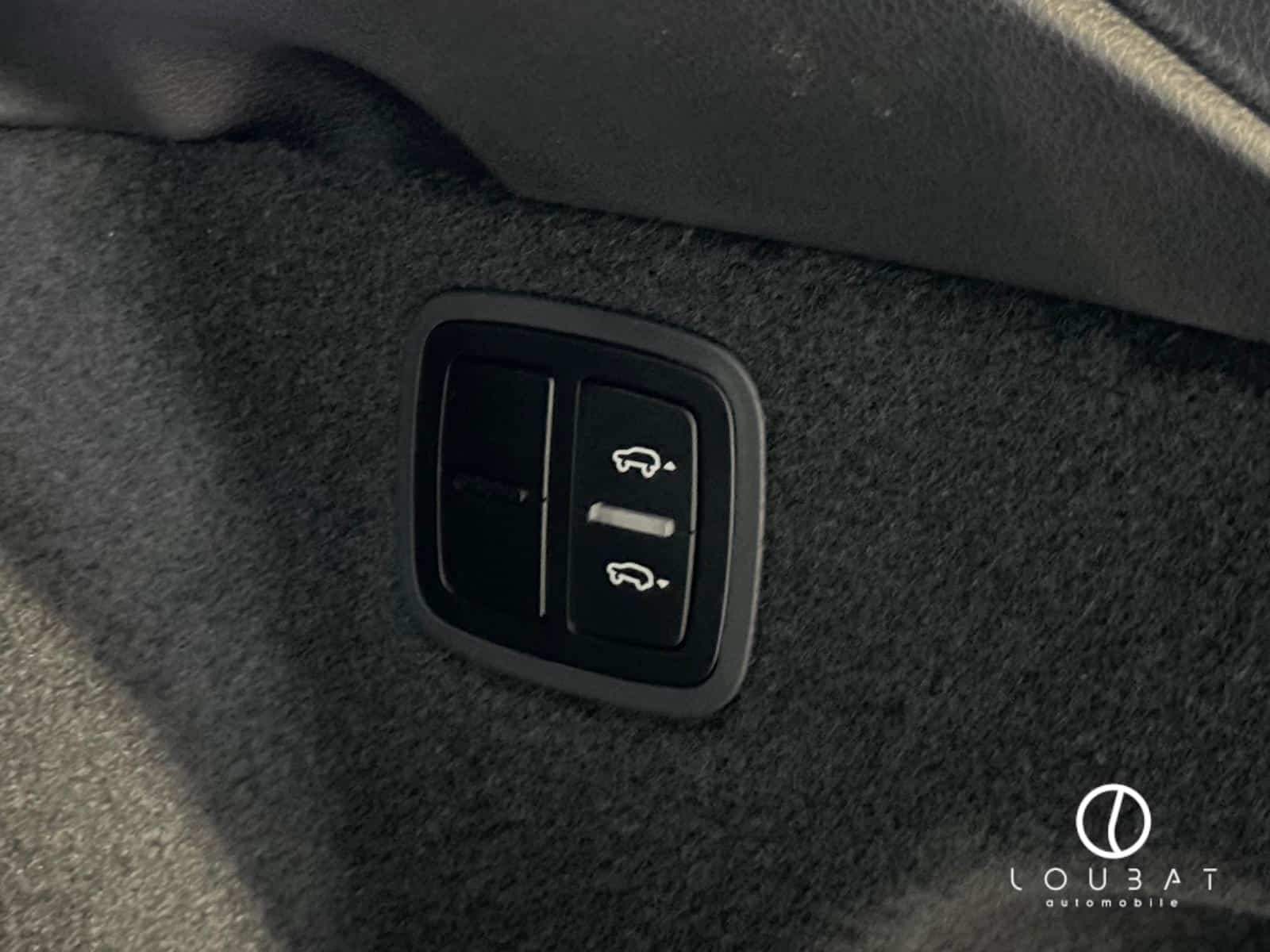 IN35-loubat-automobile-aveyron-millau-porsche-macan-gts-gris-volcan