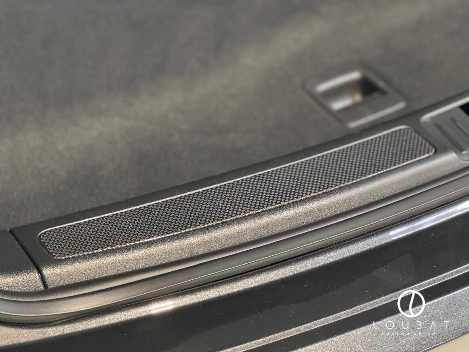 IN37-loubat-automobile-aveyron-millau-porsche-macan-gts-gris-volcan