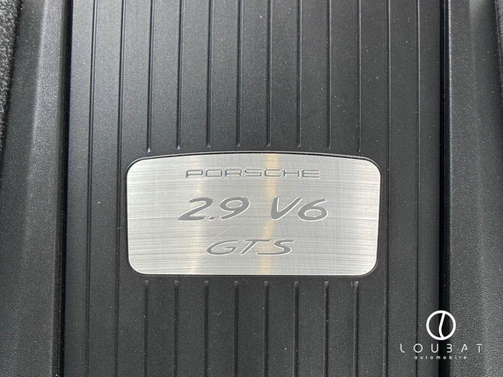 IN39-loubat-automobile-aveyron-millau-porsche-macan-gts-gris-volcan