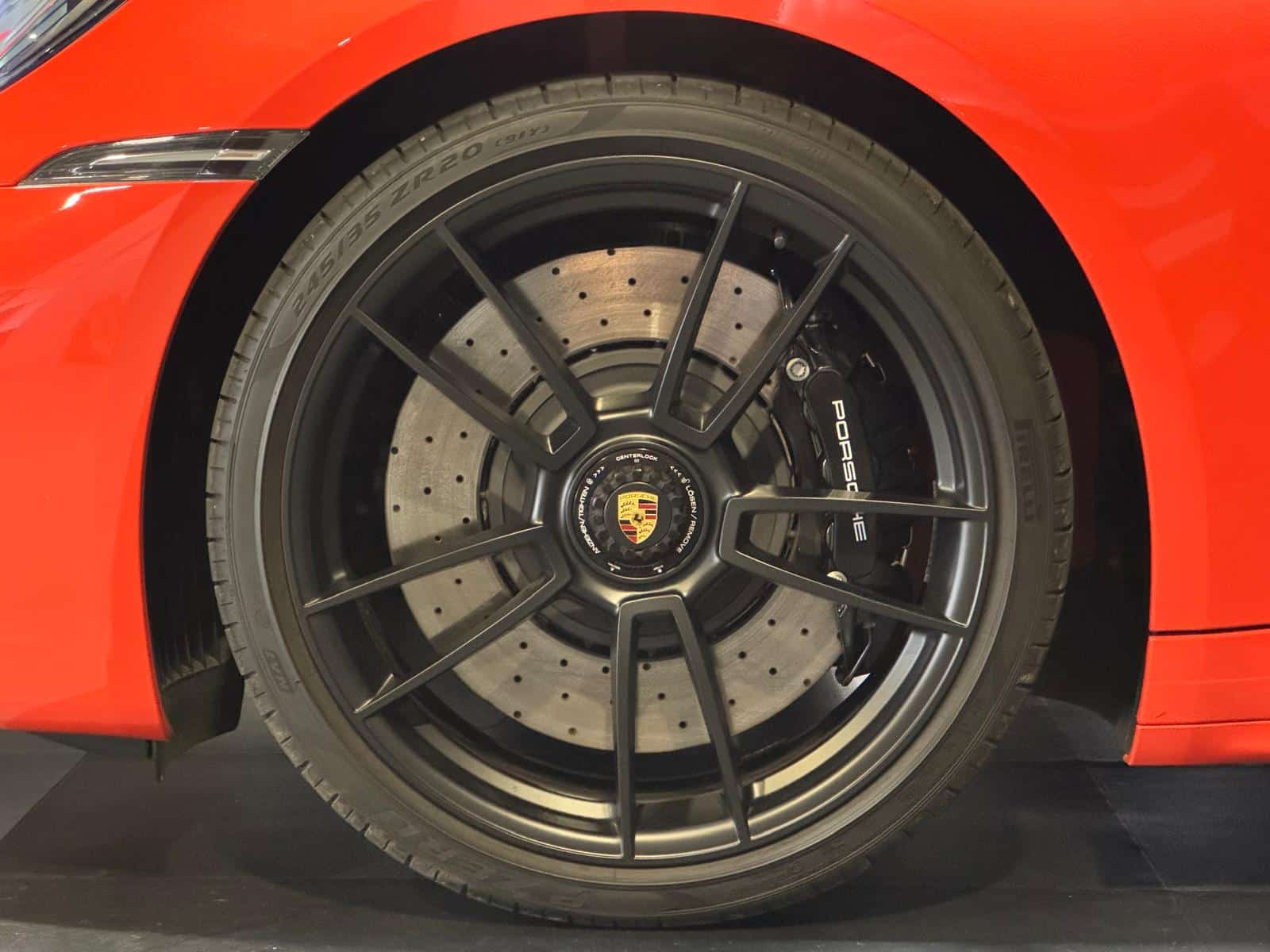 EX-loubat-automobile-aveyron-millau-porsche-911-992-GTS (13)