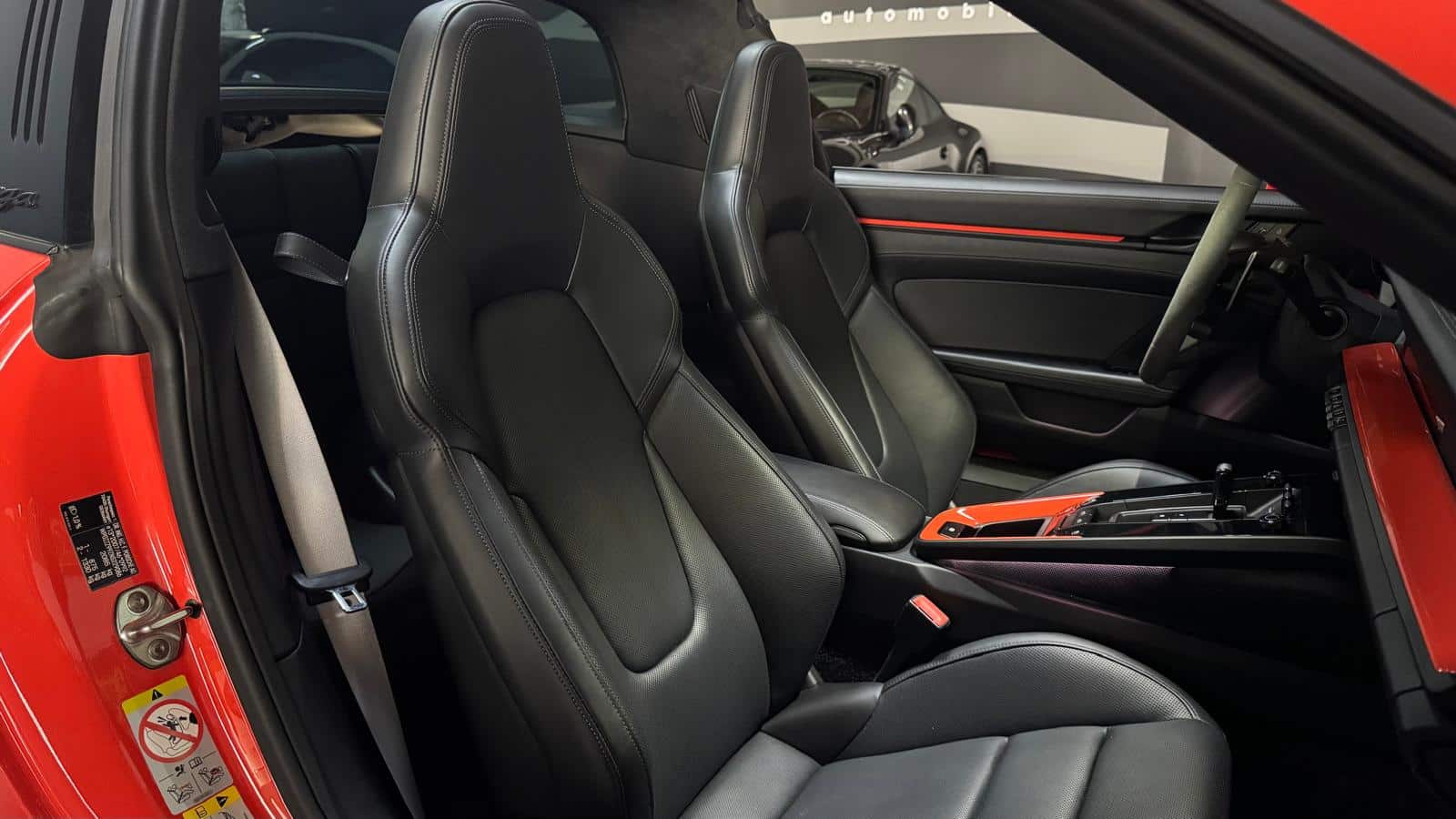 IN-loubat-automobile-aveyron-millau-porsche-911-992-GTS (0)