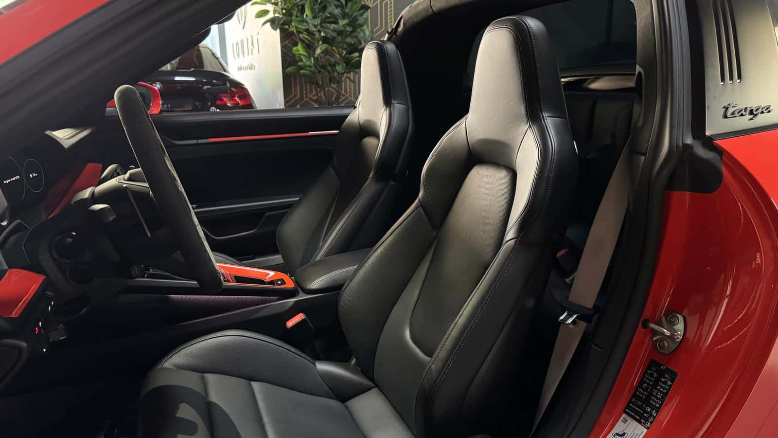 IN-loubat-automobile-aveyron-millau-porsche-911-992-GTS (1)