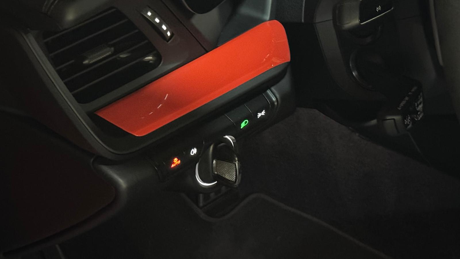 IN-loubat-automobile-aveyron-millau-porsche-911-992-GTS (20)