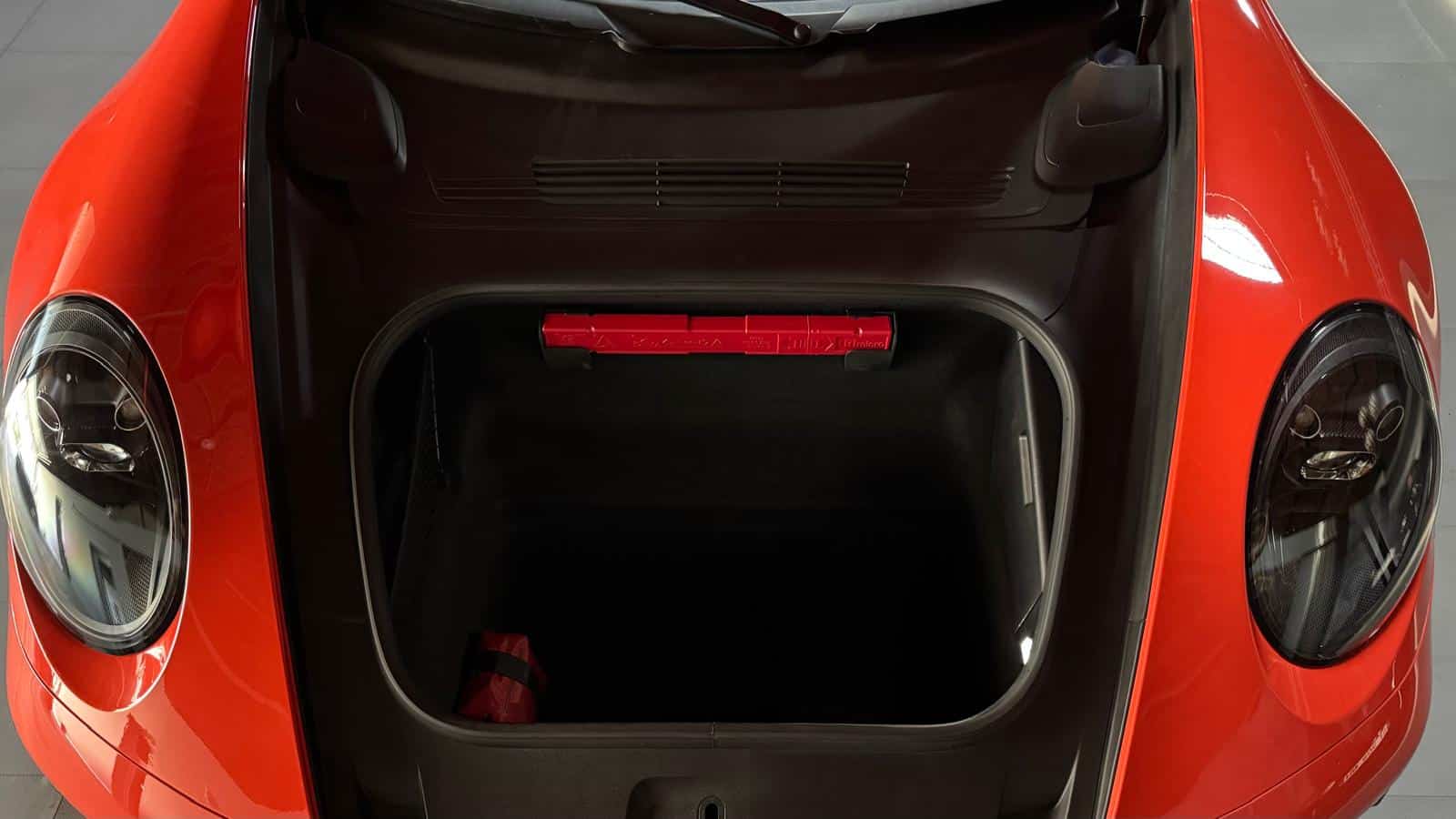IN-loubat-automobile-aveyron-millau-porsche-911-992-GTS (27)