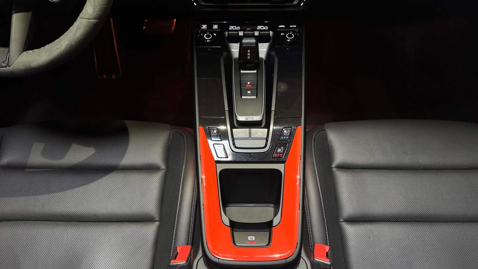 IN-loubat-automobile-aveyron-millau-porsche-911-992-GTS (7)