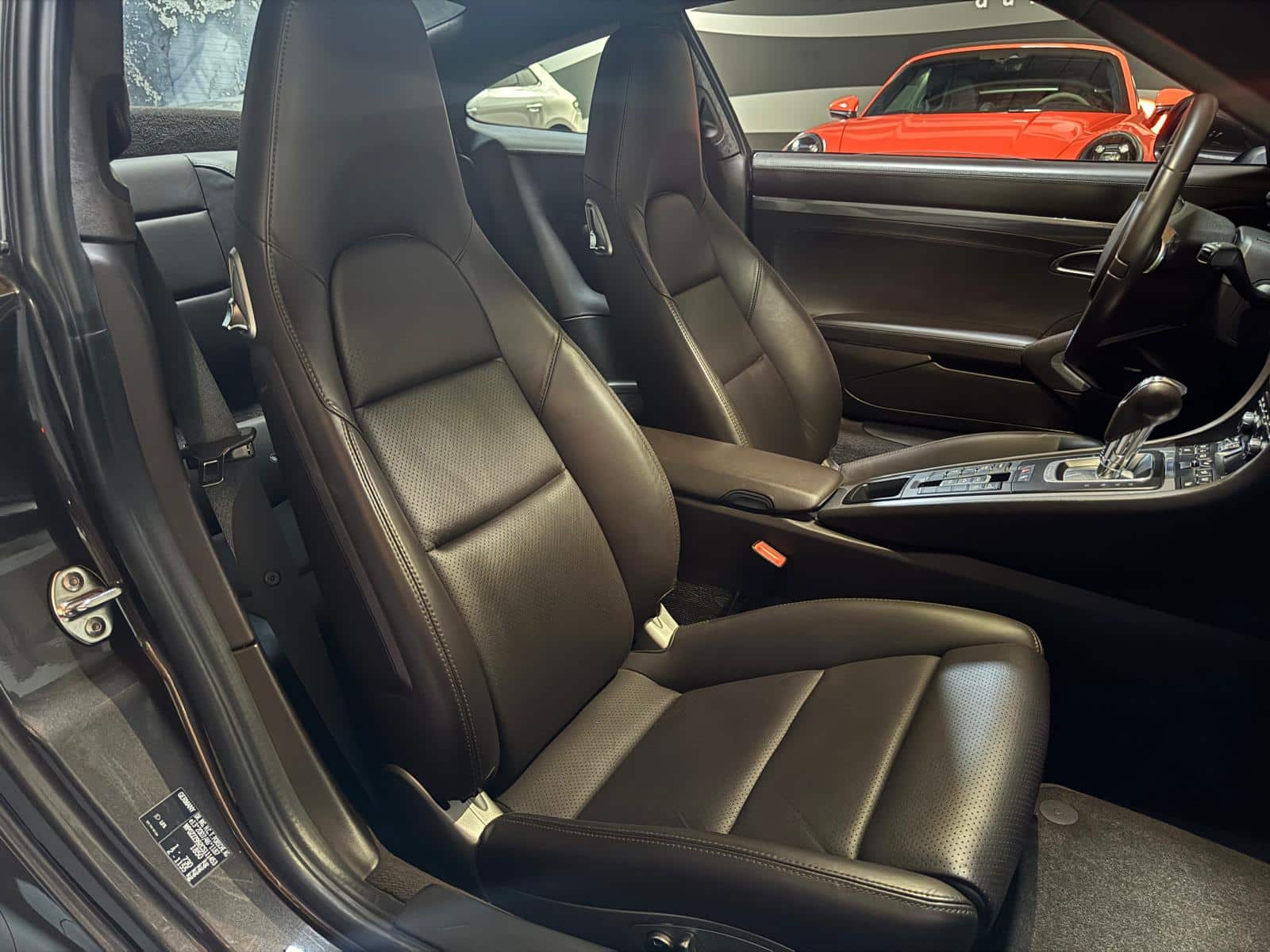 IN01-loubat-automobile-aveyron-millau-porsche-911-coupé (0)