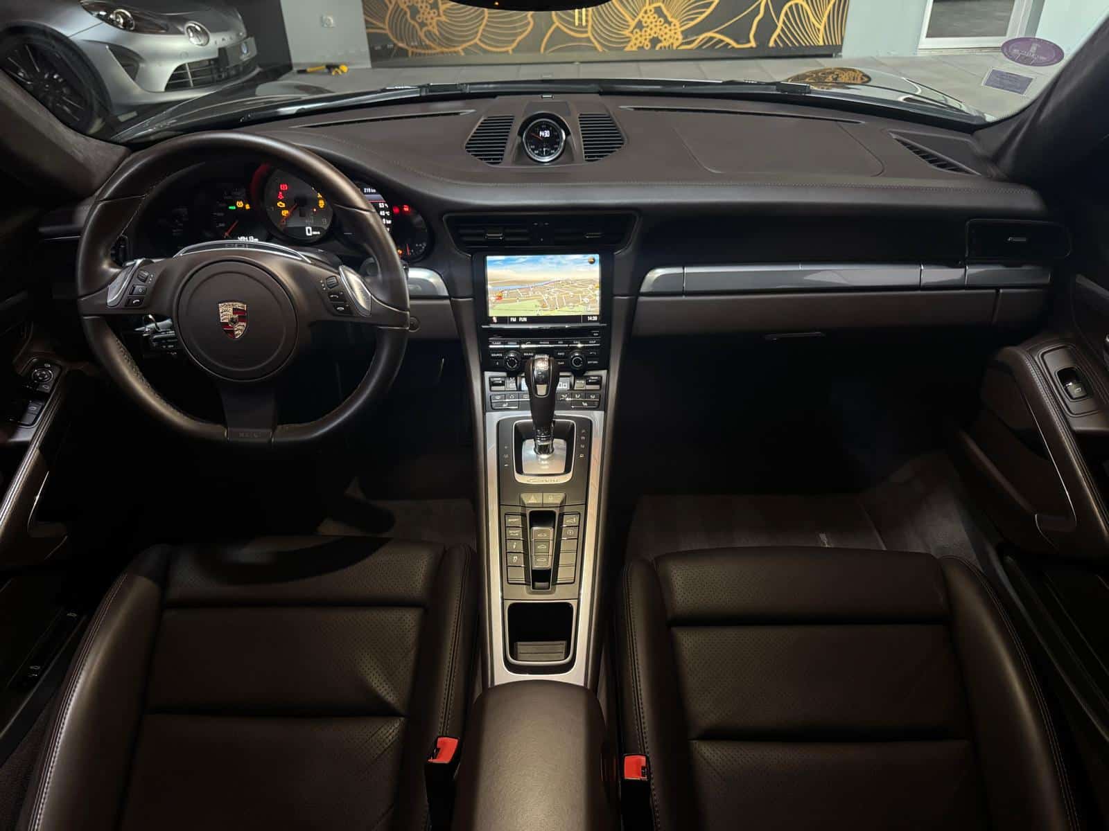 IN01-loubat-automobile-aveyron-millau-porsche-911-coupé (2)